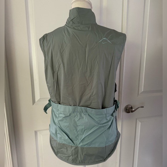 Nike Trail Repel Women's Trail Running Vest - Picture 10 of 17